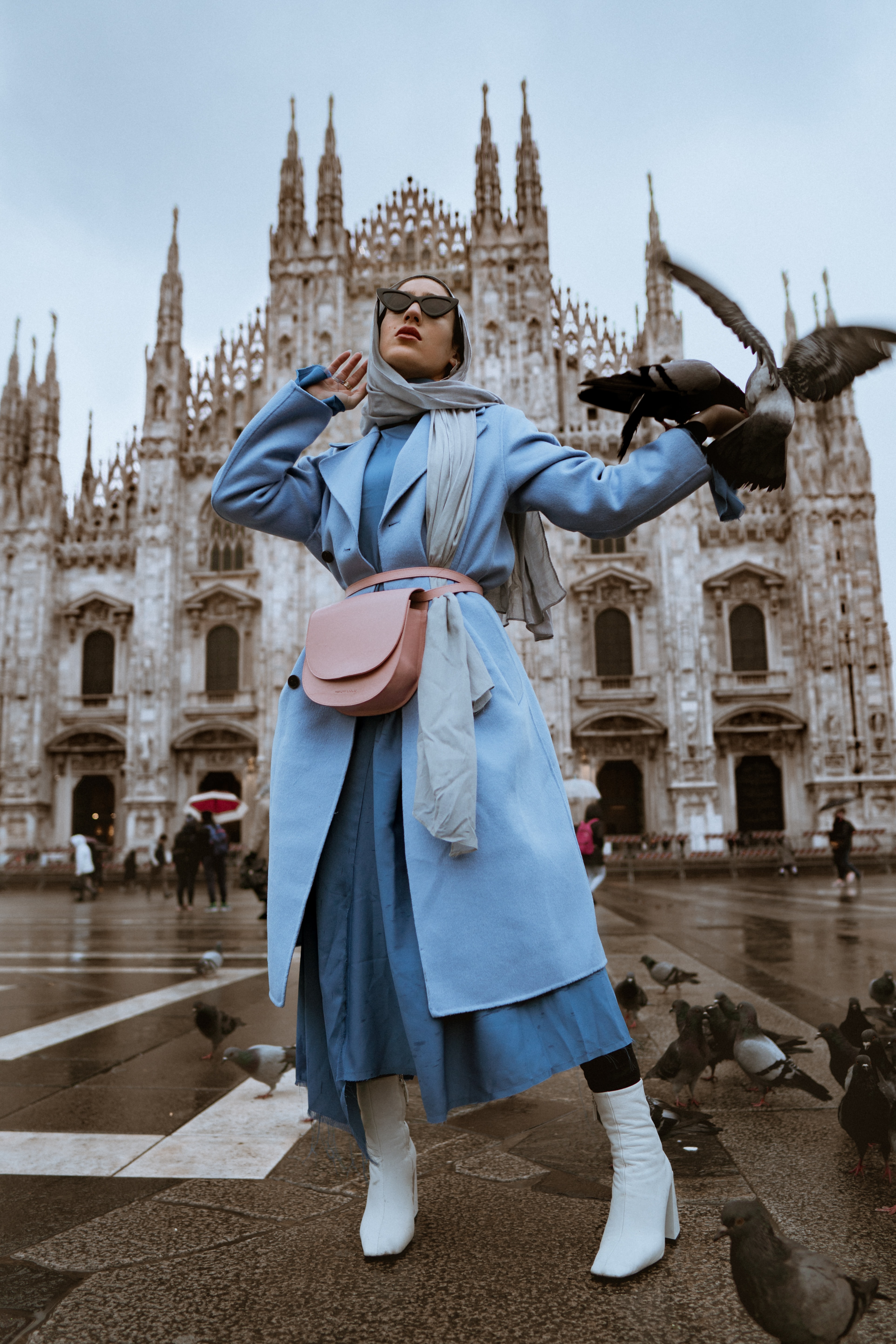 picture of girl in front of Duomo