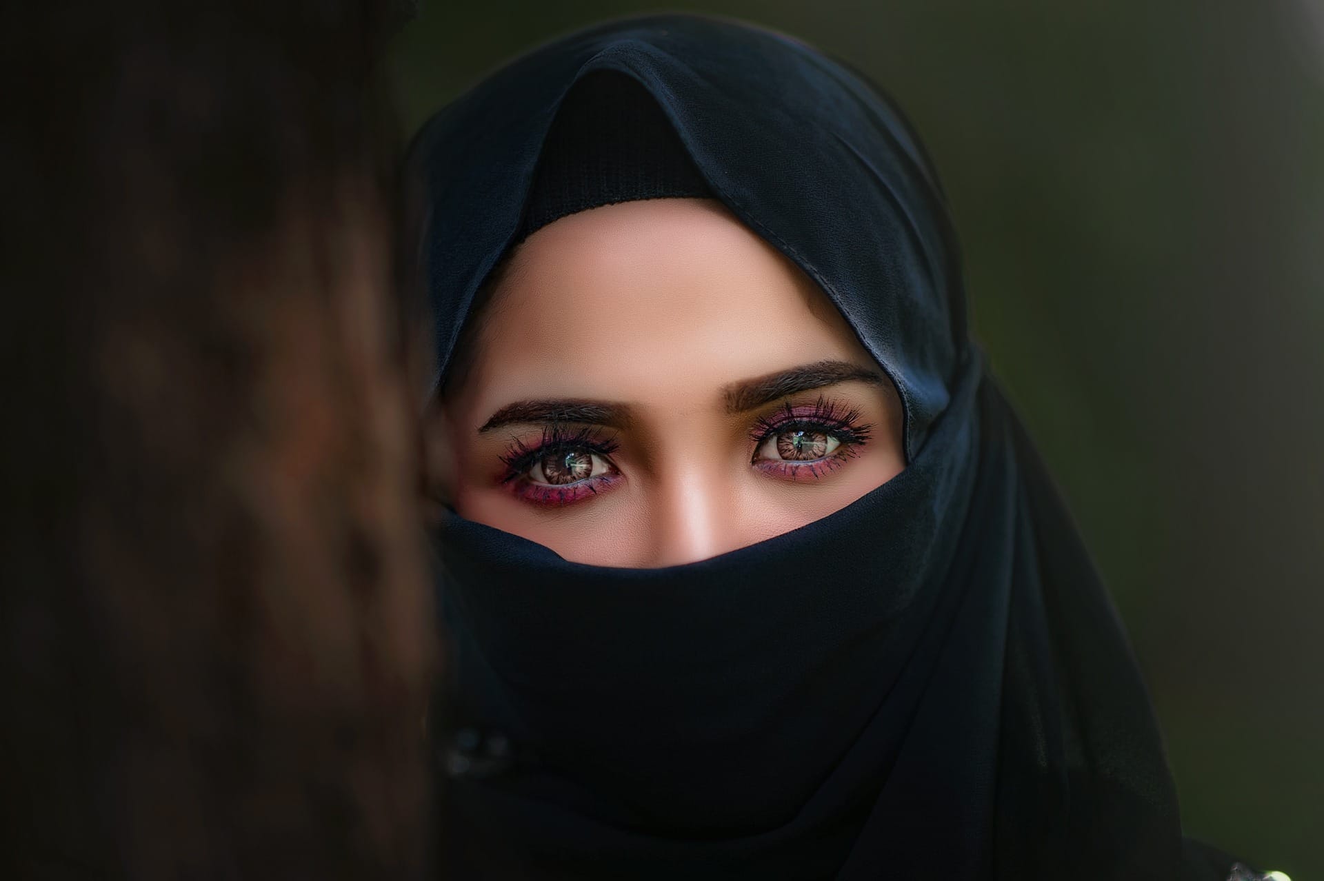 woman wearing hijab